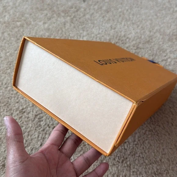 Louis Vuitton Orange Gift Box with Cream Pouch - Picture 11 of 15